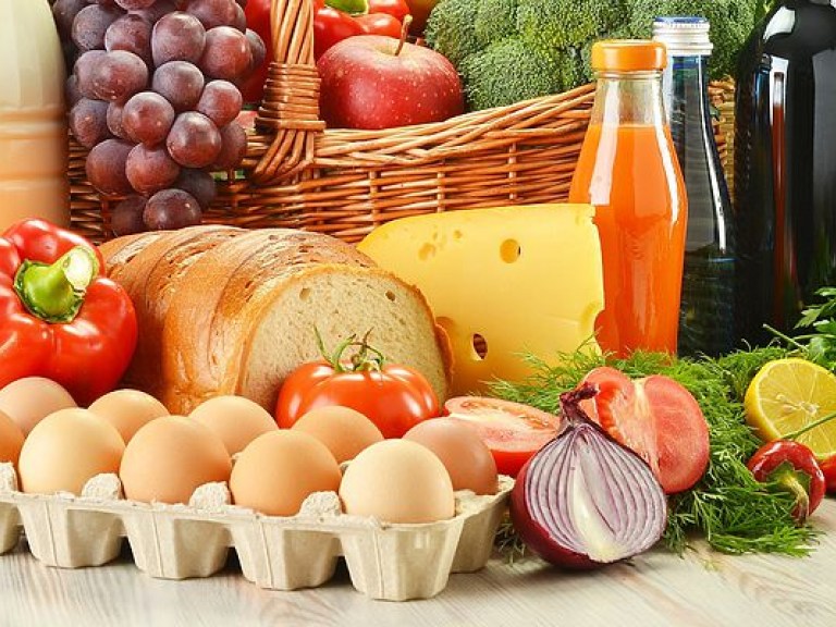 Эксперт: Номинальное увеличение доходов украинцев компенсируется ростом цен на еду