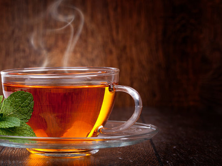 Во время резкого похолоданиям врач порекомендовал добавлять в чай имбирь