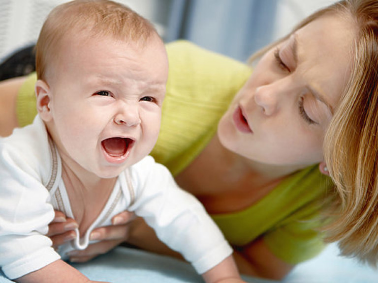 Психолог: Не стоит пытаться отвлечь плачущего ребенка