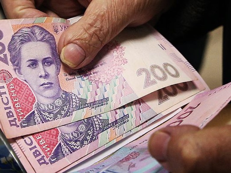 Киевлянам массово подсовывают фальшивые деньги