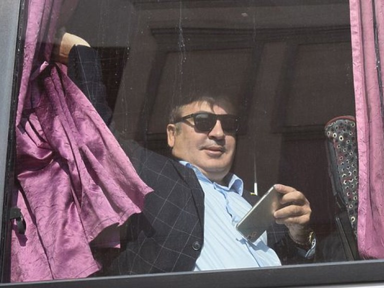 Возбуждение уголовных дел против Саакашвили и его сопровождения напоминает политический шантаж – политолог