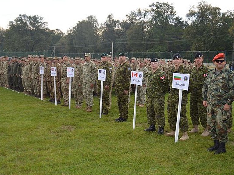 В Украине начались масштабные учения с военными из 15 армий мира (ФОТО)