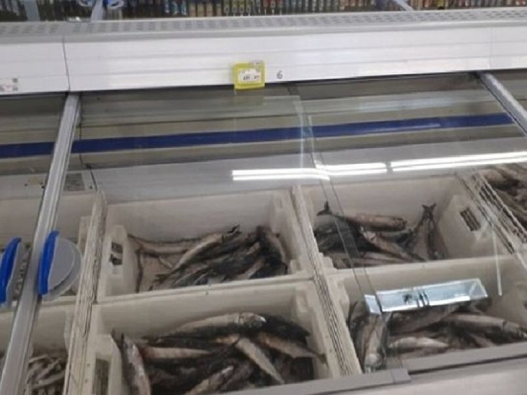 В супермаркете Кривого рога продают рыбу с червями (ФОТО)