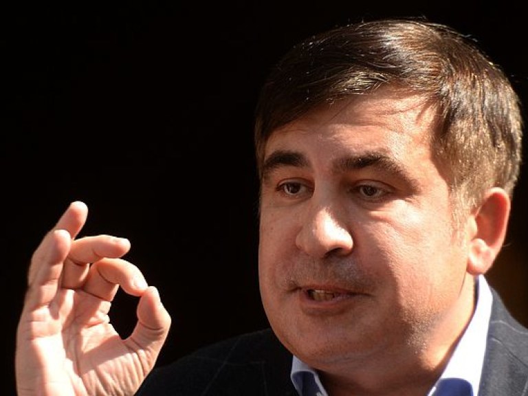 Запад негласно поддерживает Саакашвили, но не хочет дестабилизировать ситуацию в Украине – политолог