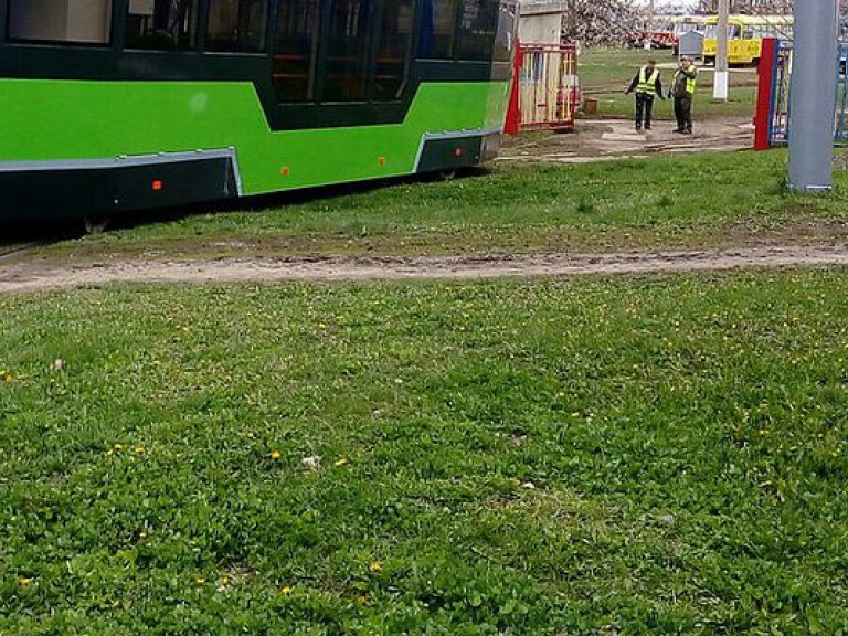 В Харькове сошел с рельсов новый трамвай местной сборки (ФОТО)