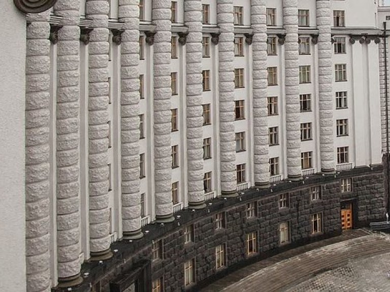 Кабин откроет тысячу вакансий с зарплатой в несколько десятков тысяч гривен