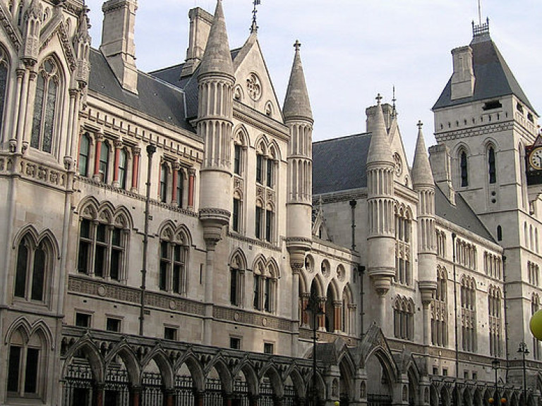 Высокий суд Англии признал возможным взыскание с Украины 144 миллионов долларов