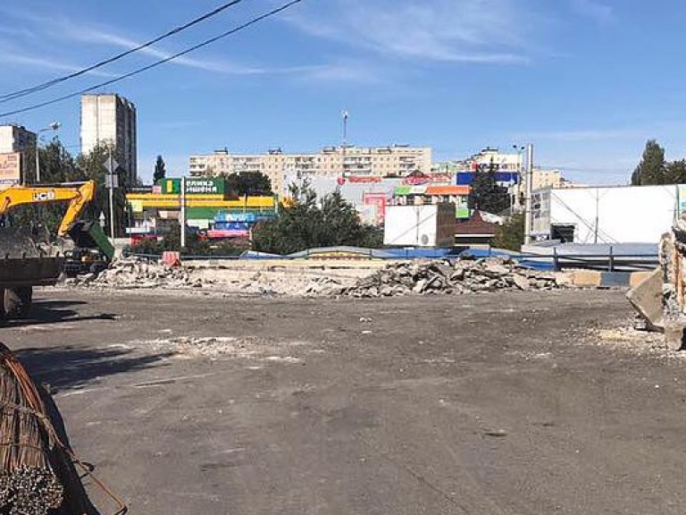 В Святошинском районе Киева образовался масштабный автомобильный затор (ФОТО)