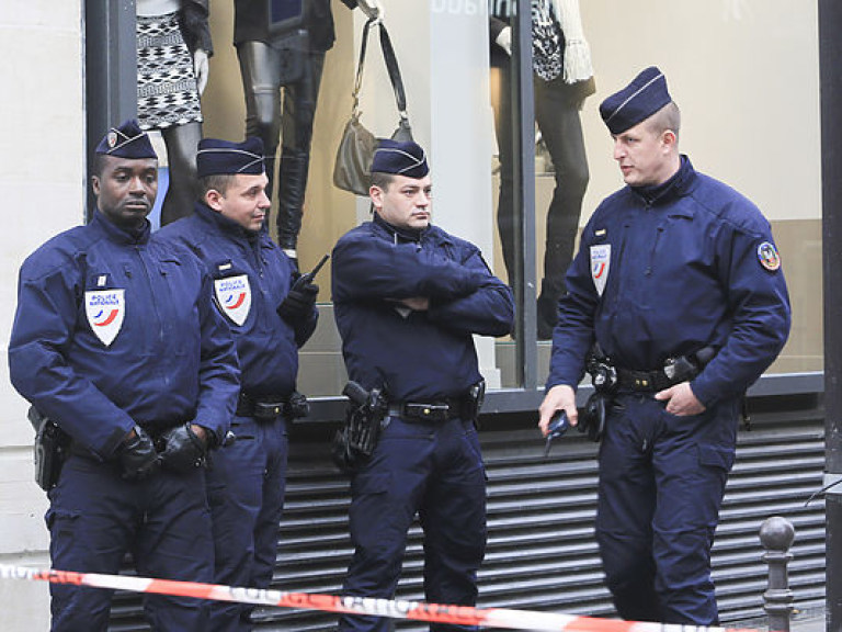 Во Франции исламист с молотком напал на женщин