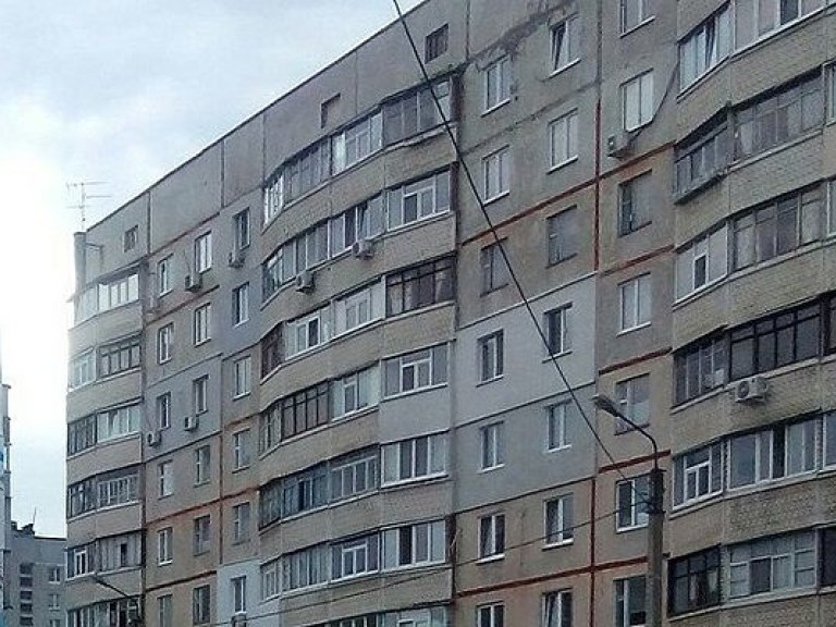 Шестилетняя киевлянка выпала из окна 9 этажа