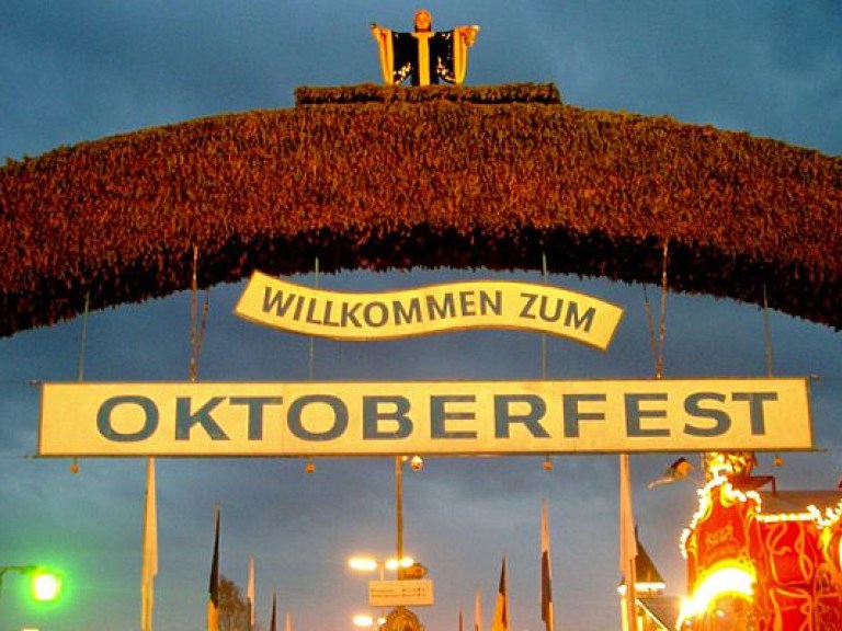 В Мюнхене стартовал Окtoberfest (ФОТО)
