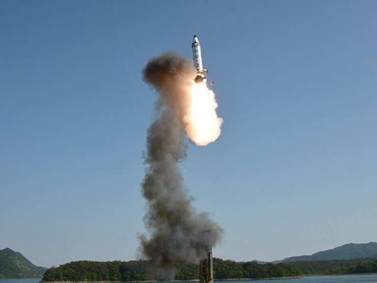 В Сети обнародовали видеозапись пуска баллистической ракеты КНДР (ВИДЕО)
