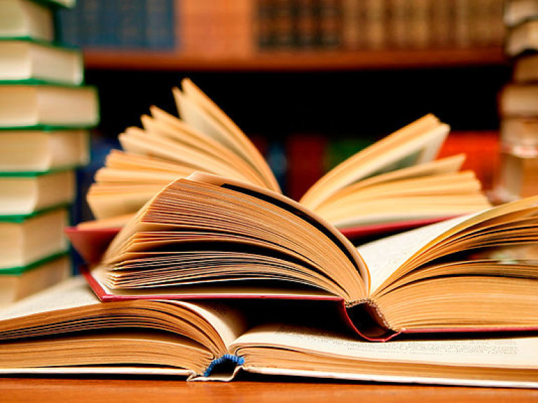 Украина превысила допустимую норму издания учебников в общем объеме литературы – эксперт