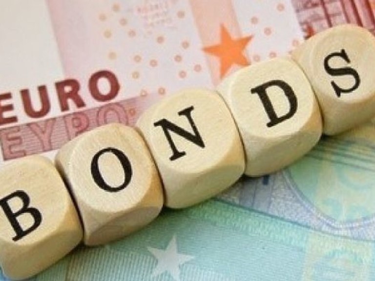 Политолог прокомментировал привлечение Украиной 3 миллиардов долларов от выпуска евробондов
