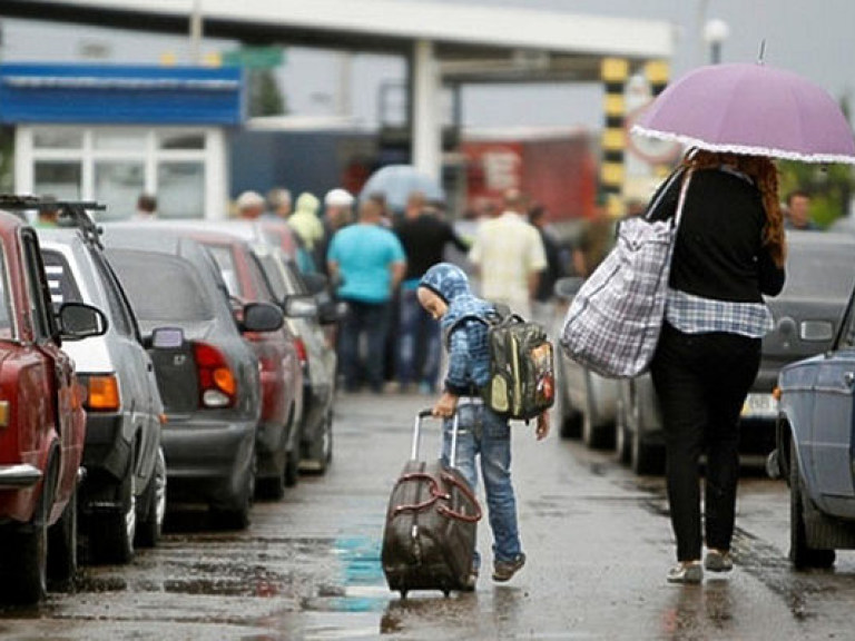 Количество украинцев, уехавших в Польшу, подходит к рекордной отметке