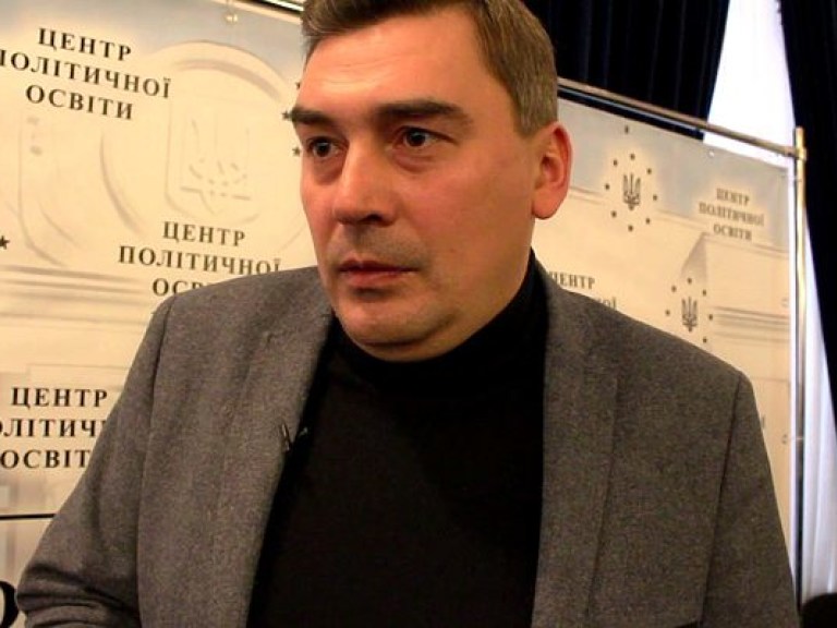 НАПК вручило нардепу Добродомову админпротокол из-за оплачиваемой лекции в Одессе
