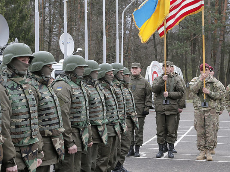 Военная помощь США пойдет на укрепление общей обороноспособности Украины, о зоне конфликта речь не идет – политолог