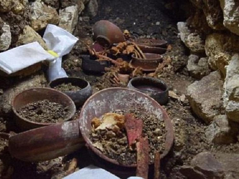 В Гватемале ученые обнаружили древнейшее захоронение верховного вождя майя (ФОТО)