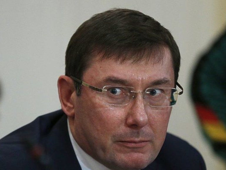 На допросы в ГПУ ходят три действующих министра — Луценко