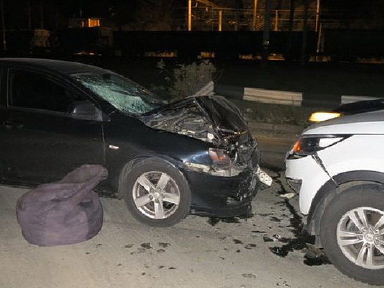 В Киеве автомобиль Mitsubishi сбил женщину на «зебре» (ФОТО)