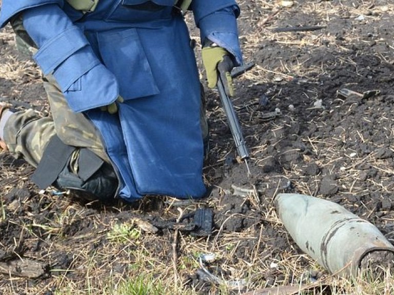 Пожар на складе боеприпасов под Мариуполем: в окрестностях ГСЧС изъяла 1459 снарядов (ФОТО)