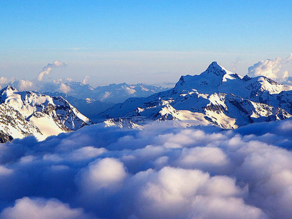 На Эльбрусе обнаружили пропавших в 2004 году украинских альпинистов