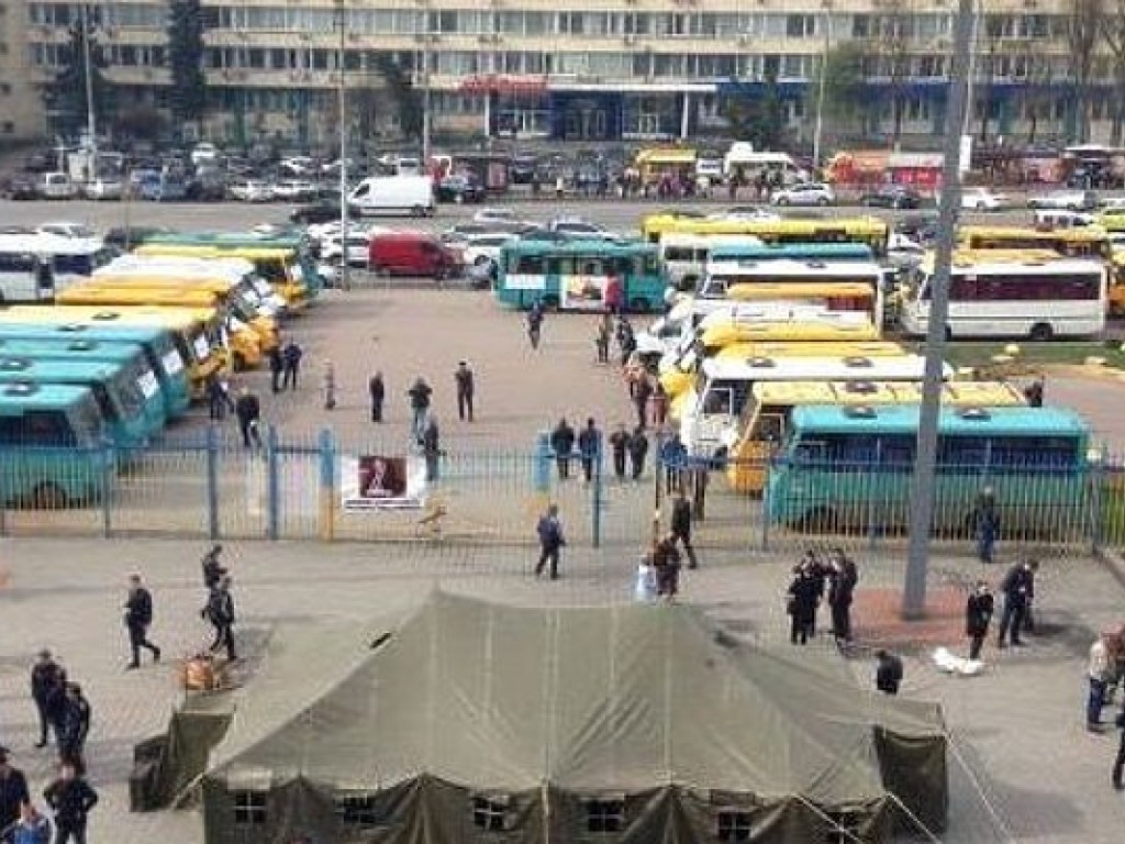 Маршрутчики в Киеве намерены поднять тариф раньше планового подорожания