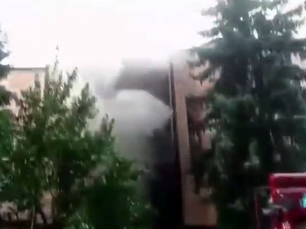 В центре Киева вспыхнул масштабный пожар (ВИДЕО)