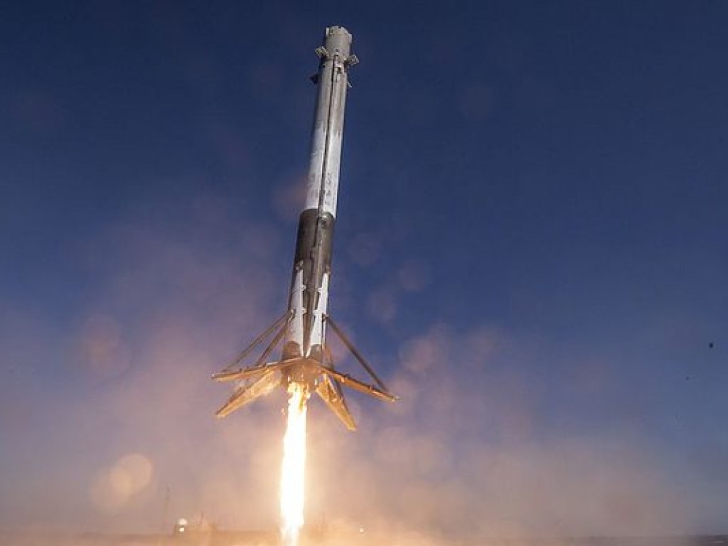 SpaceX опубликовала ролик успешных приземлений Falcon 9 (ВИДЕО)