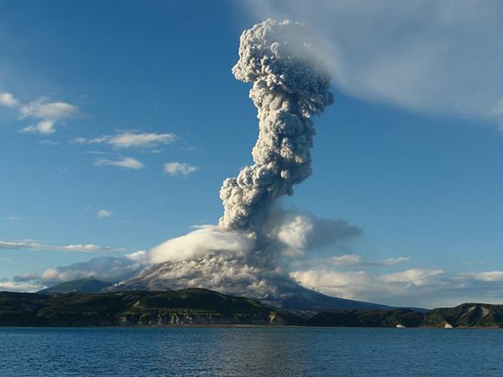 На Бали из-за угрозы извержения вулкана эвакуировали 135 тысяч человек