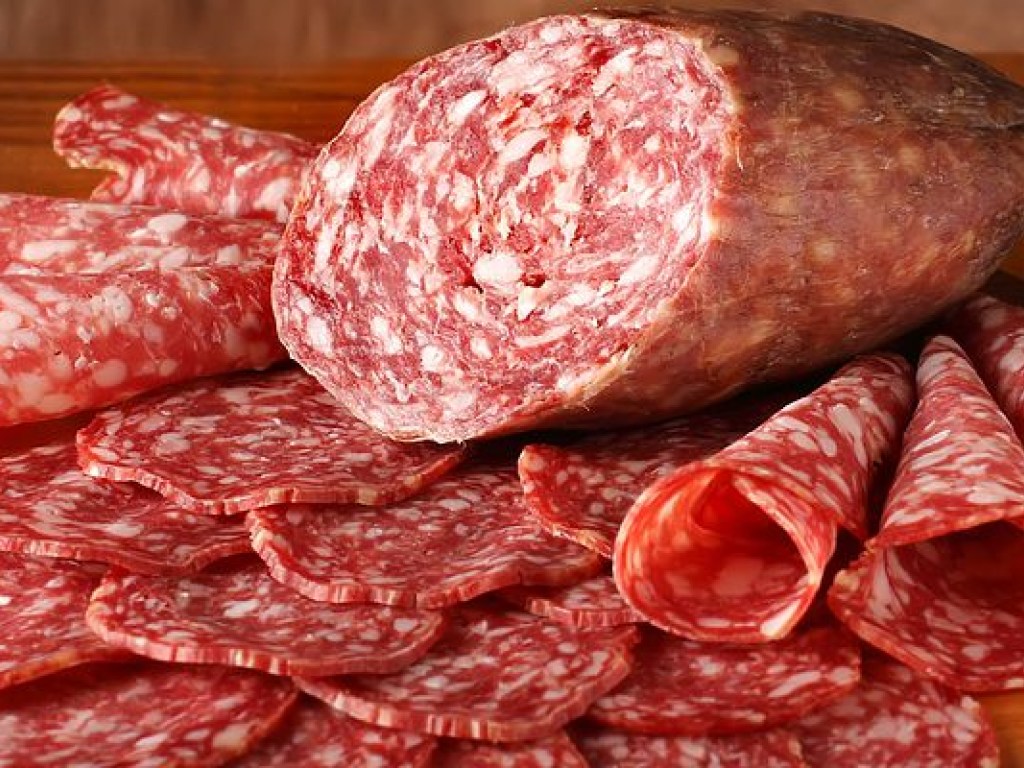 Эксперт: Наиболее опасны для здоровья копченые колбасы, сосиски второго и первого сорта