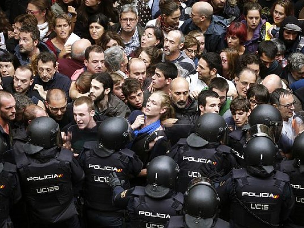 Референдум в Каталонии: в столкновениях пострадали почти 900 человек (ФОТО, ВИДЕО)