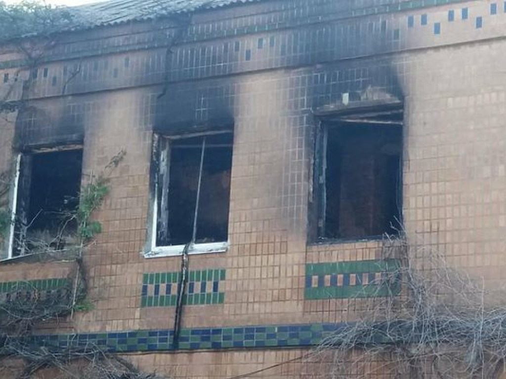 Во время пожара в хостеле Запорожья погибли иностранцы – полиция (ФОТО)