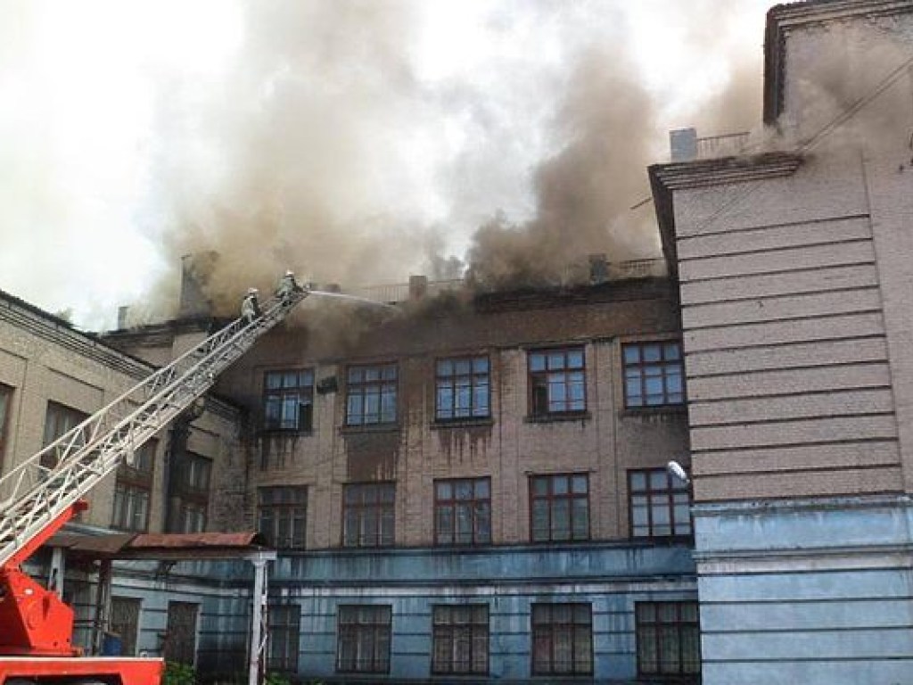 Пожар в хостеле в Запорожье: двое пострадавших в тяжелом состоянии