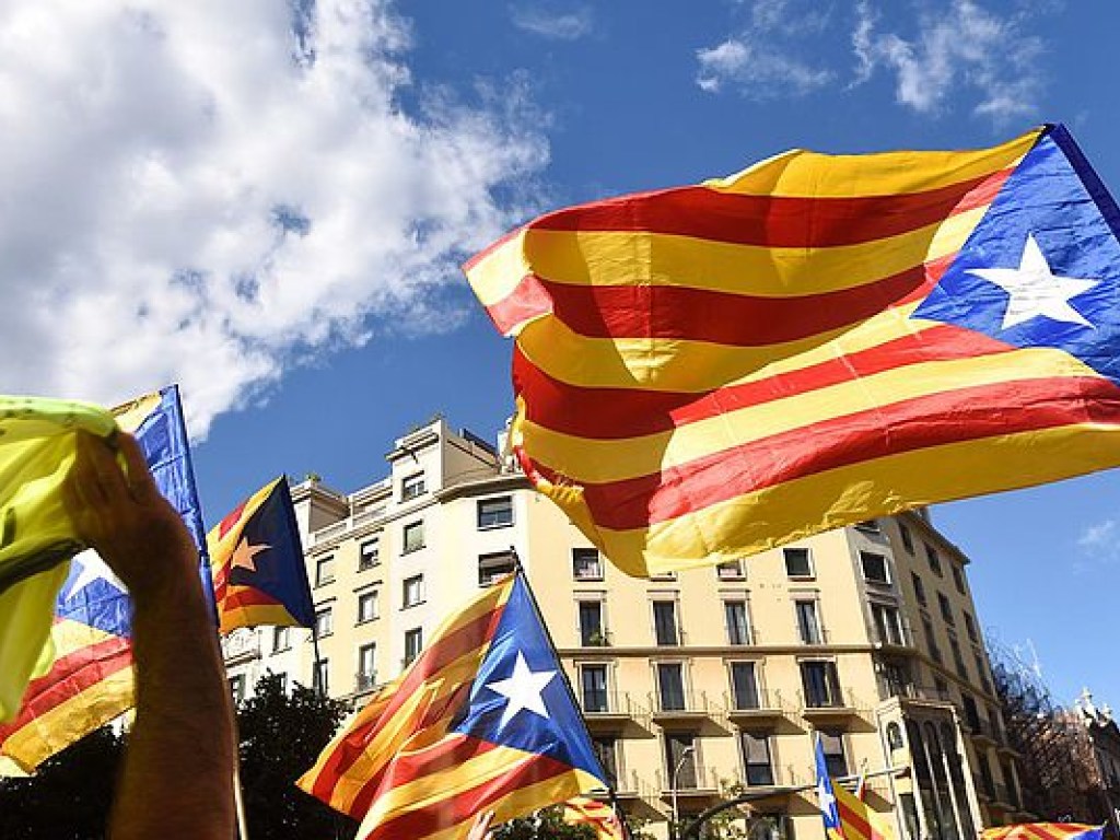 Минюст Испании пригрозил Каталонии приостановкой автономии