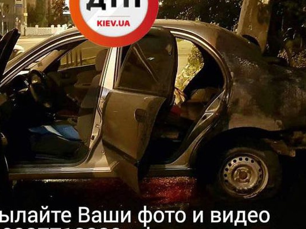 На Печерске в Киеве неизвестный поджигает автомобили (ФОТО)