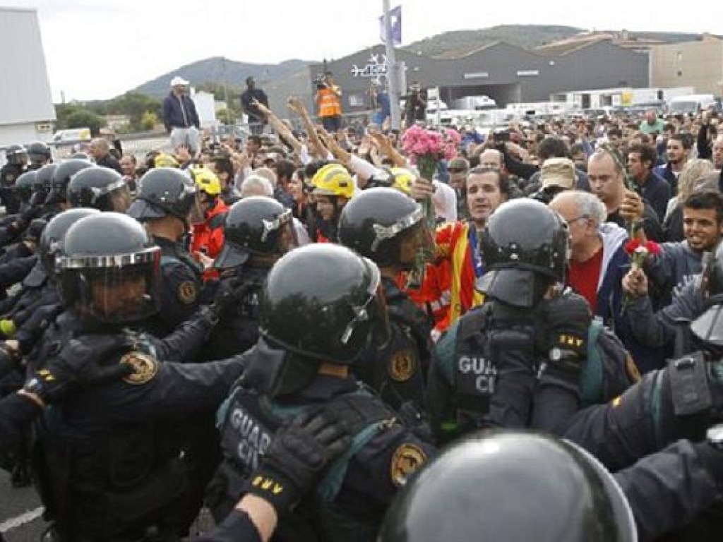 Минздрав Каталонии: Число пострадавших в ходе беспорядков превысило 840 (ФОТО)