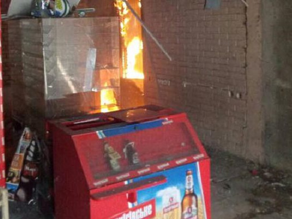 В Киеве владельцы МАФа подожгли его с целью препятствования демонтажу