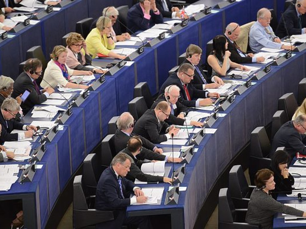 Европарламент принял резолюцию с призывом не переходить к новому этапу переговоров по Brexit