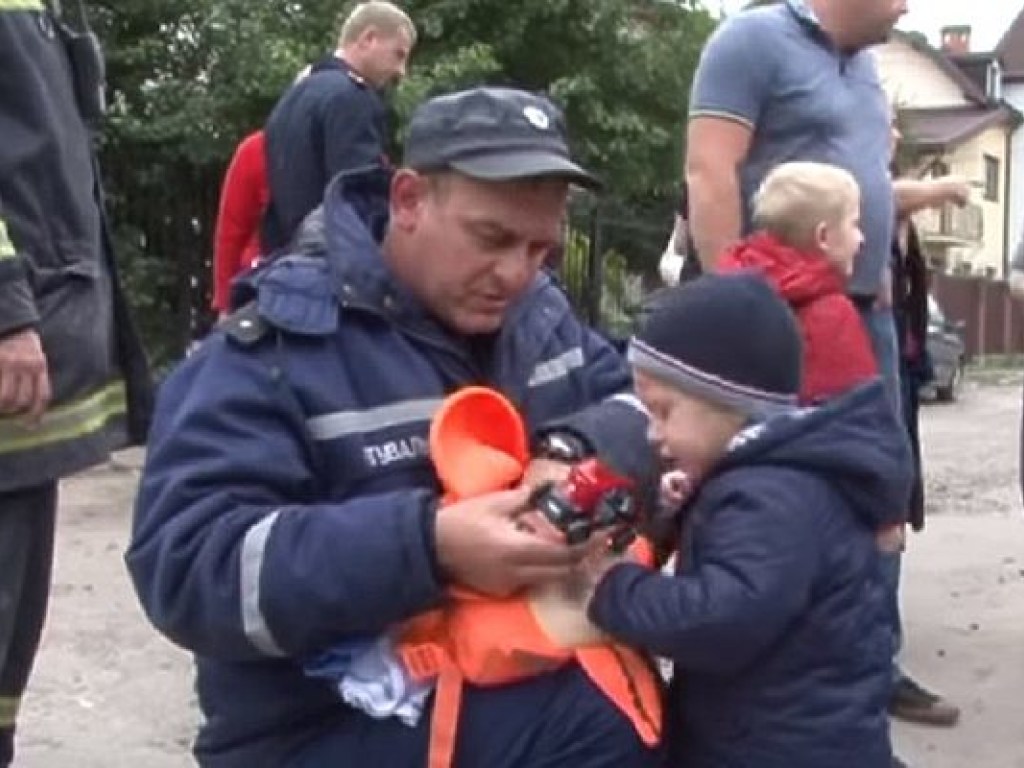 Произошел пожар в детском саду во Львовской области, 40 детей эвакуировали (ВИДЕО)
