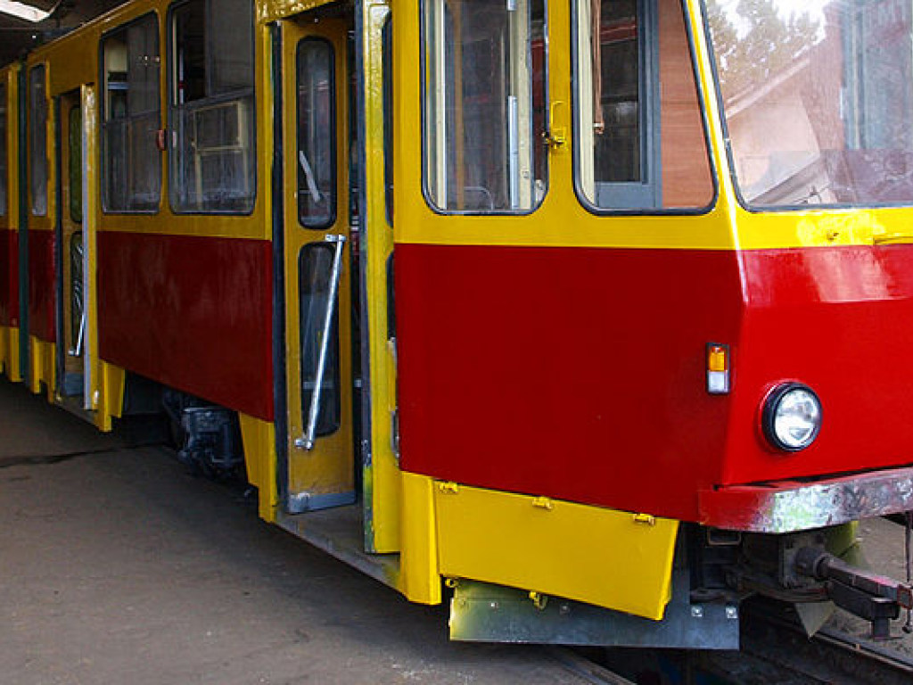 Во львовском трамвае произошло короткое замыкание, пассажир получил удар током