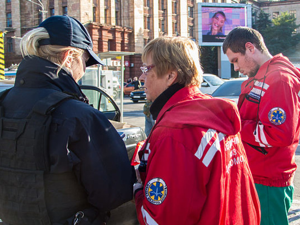 ЧП в Днепре: Возле ЦУМа обнаружили труп мужчины (ФОТО)