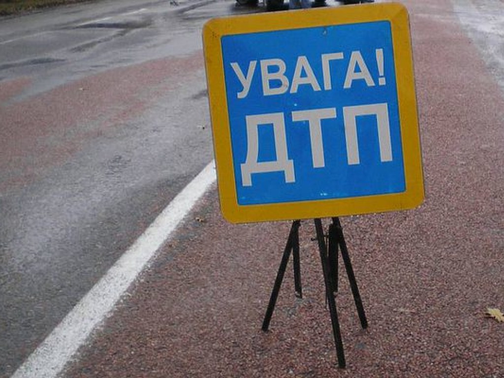 На  трассе «Киев-Чоп» 54-летний пешеход попал под колеса грузовика (ФОТО)