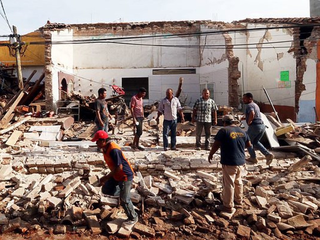 В Мехико прекращен поиск тел погибших при землетрясении