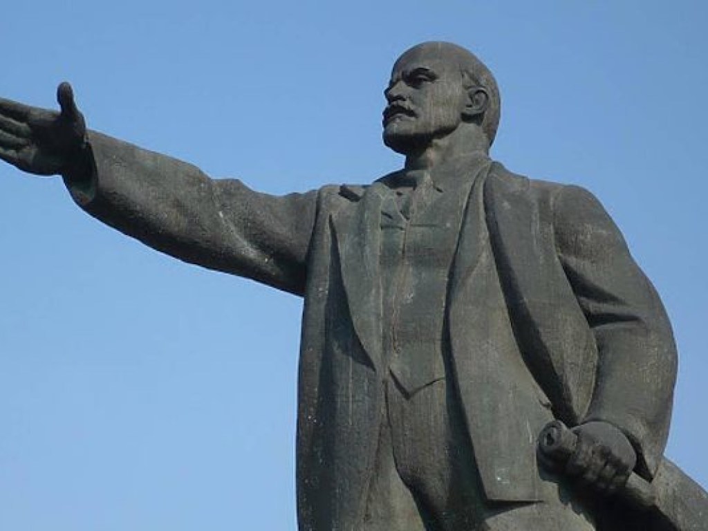 В Одесской области отсекли голову отреставрированному памятнику Ленину (ФОТО)