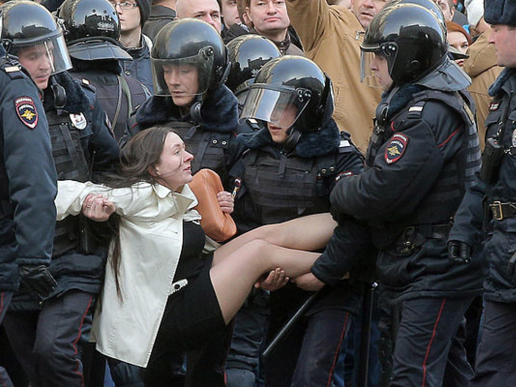 На митингах оппозиции в РФ задержали более 80 человек (ВИДЕО)