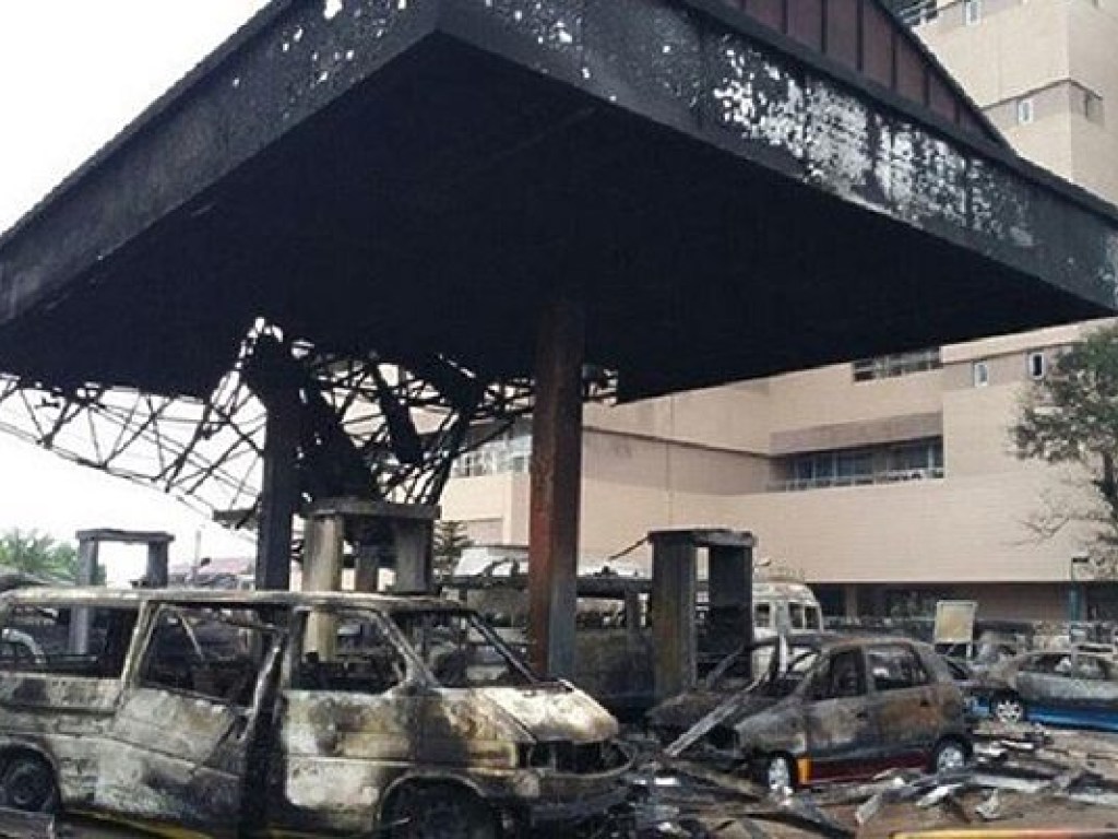 На станции сжижения газа в Гане произошел взрыв, госпитализировали 35 человек (ВИДЕО)