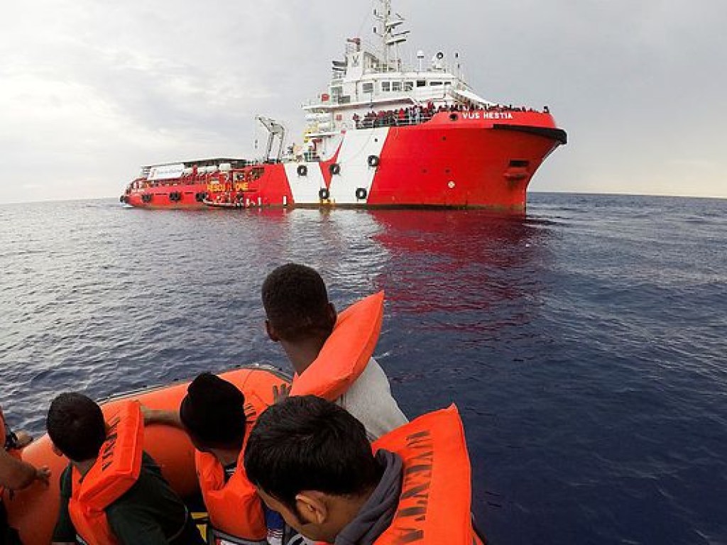 У берегов Бангладеш перевернулась лодка с беженцами, есть погибшие