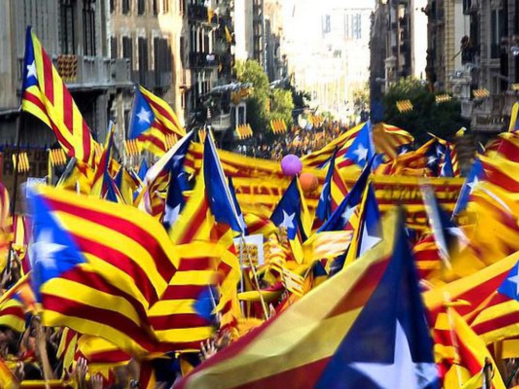 Туск призвал Каталонию отказаться от независимости