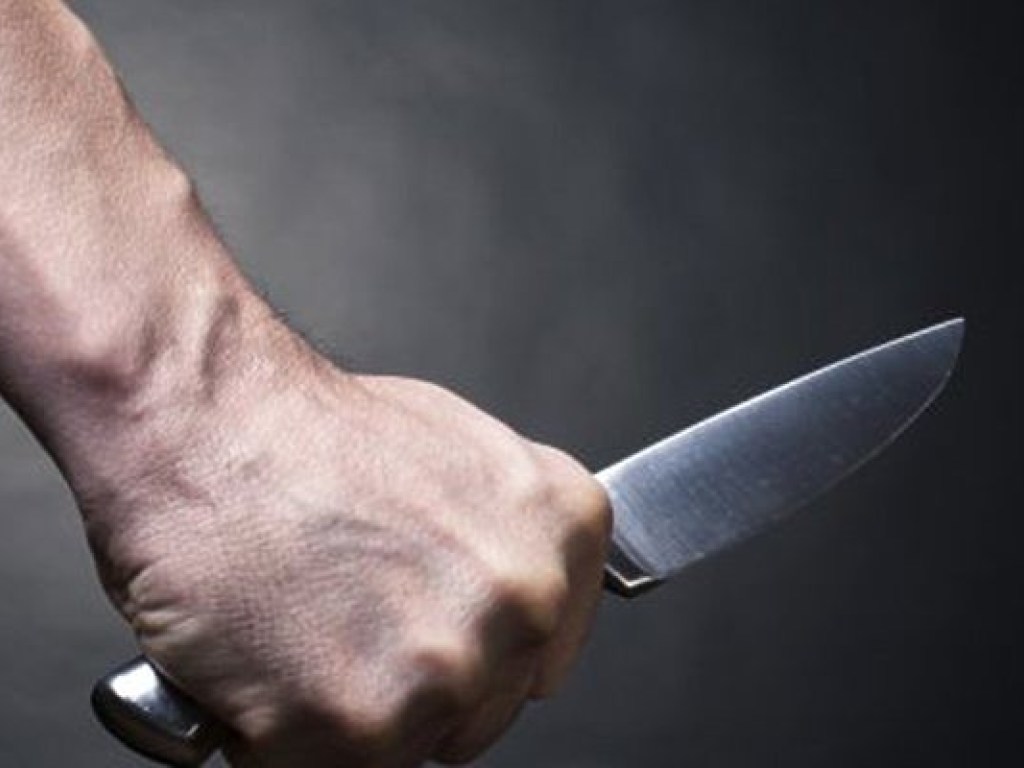 На Ровенщине мужчина с раскладным ножом набросился на экс-супруга своей жены – полиция
